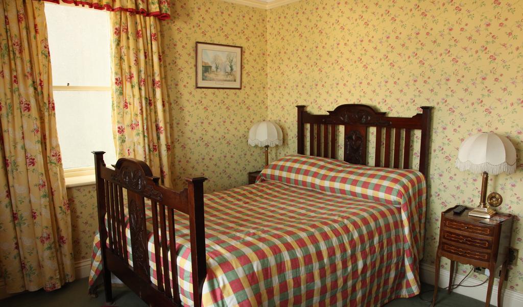 Roscaoin House Hotel Westport Room photo